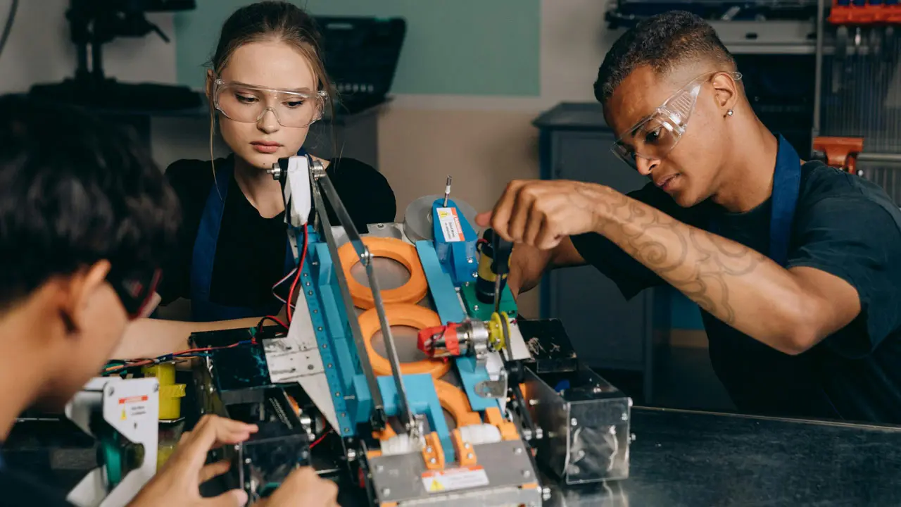 Projecting machinery